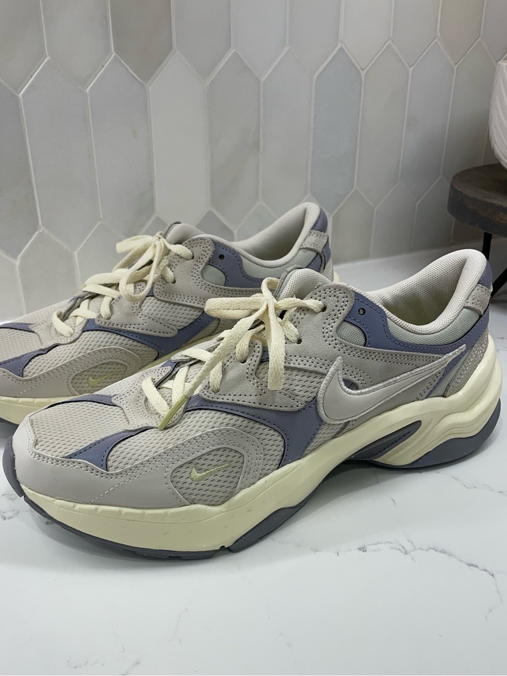 Nike AL8 size 10 GUC